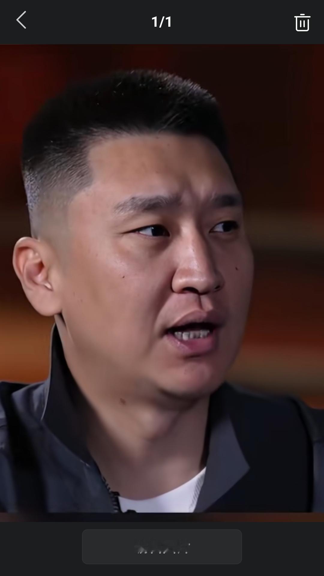 【中国篮球名宿，中国男篮08黄金一代核心球员孙悦接受媒体采访时表示，第一次代表国