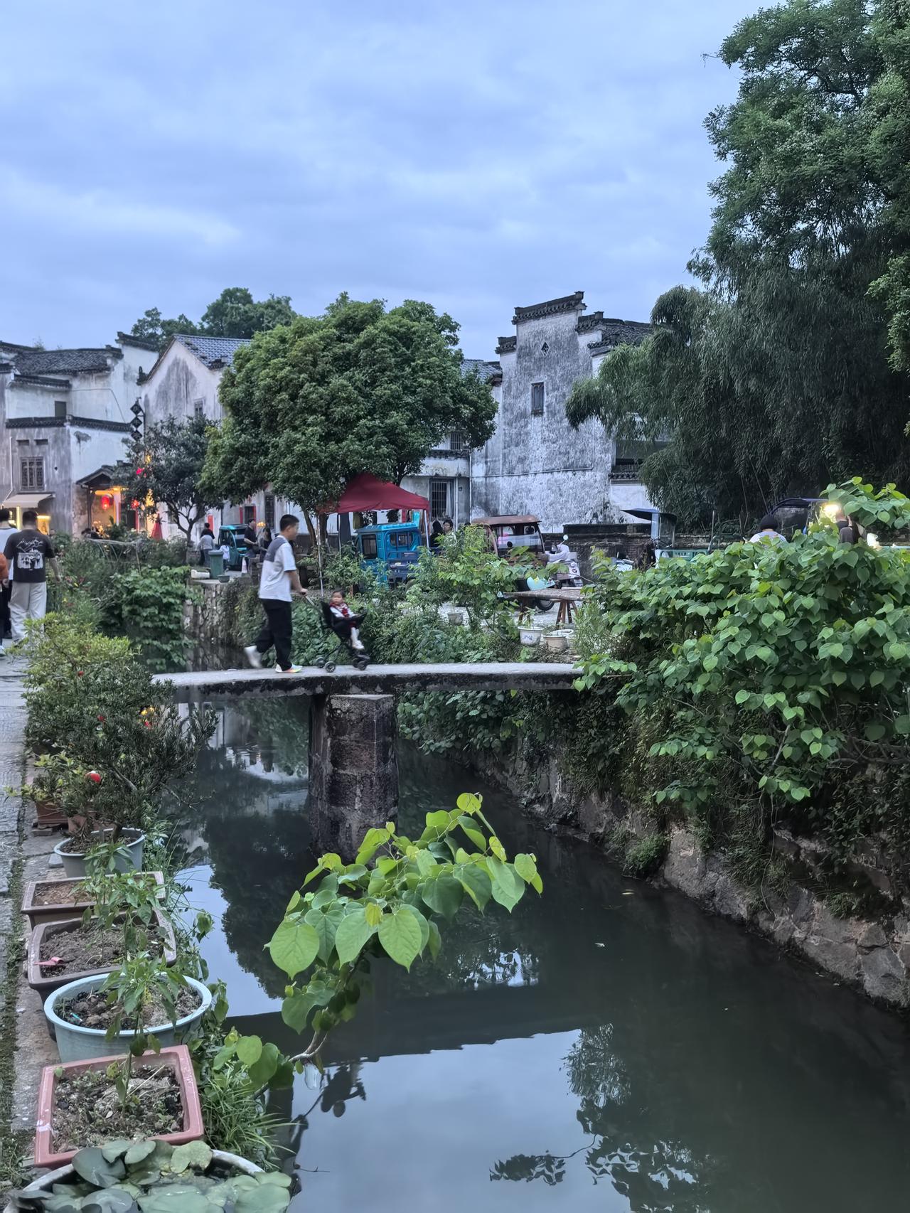 这次来徽州古城，本来只想逛热门景区，没想到被当地一位本地人强烈推荐，我来到了唐模