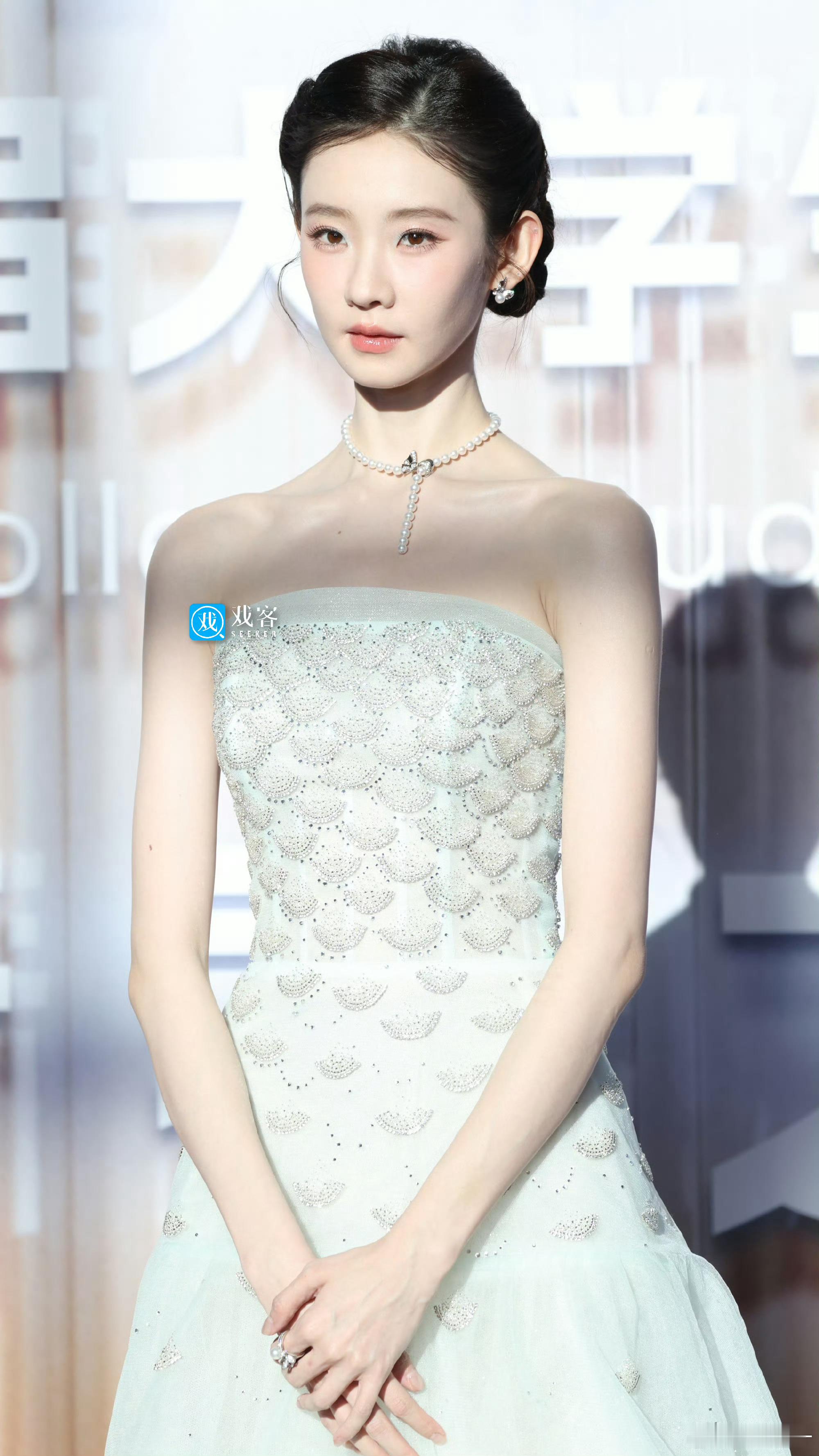 张艺凡这也太漂亮了公主