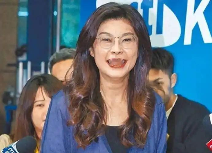 最新民调，郑丽文支持率4%，其想要在2028年赢得大选，几乎没有可能了，她来了