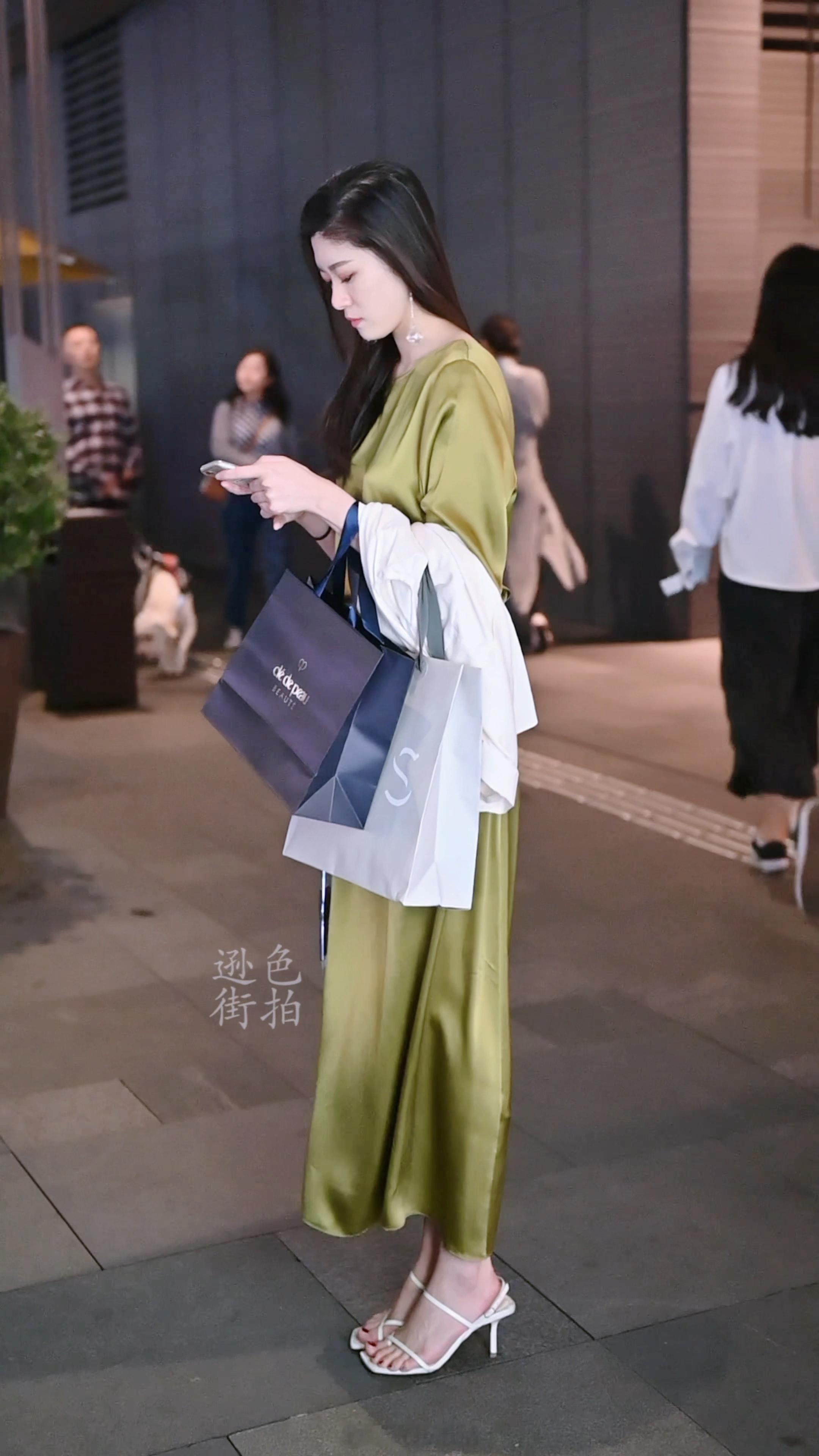 【成都街拍】晚安🌙🌙🌙丨摄影拍照每日穿搭​​​