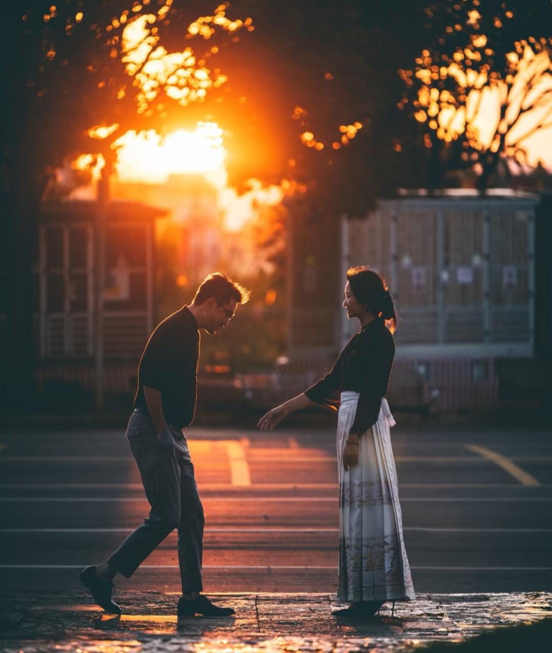 外婆常说真正的好夫妻不是从来不吵架而是床头吵架床尾和从来不让它等到第