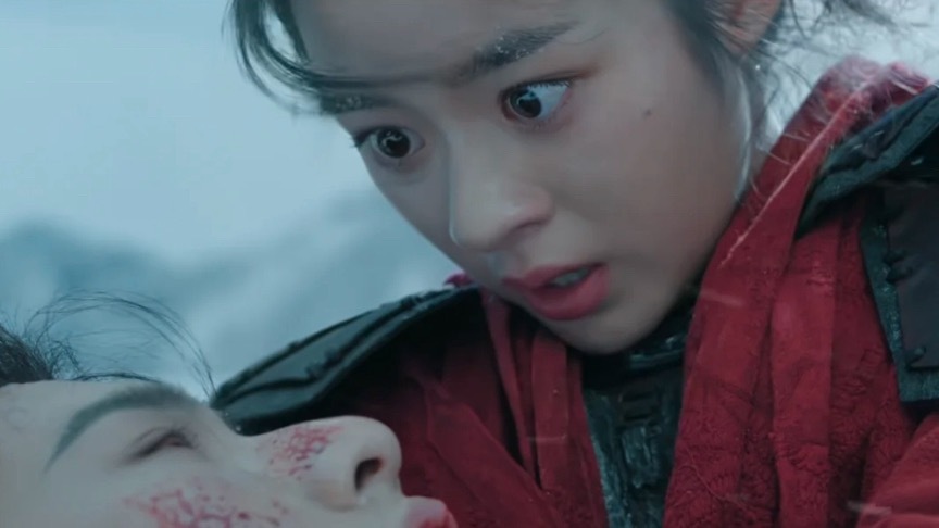 这眼神是认真的吗？寻思看看这部剧咋样，结果第一集上来就给我一个镜头暴击！她的鼻子