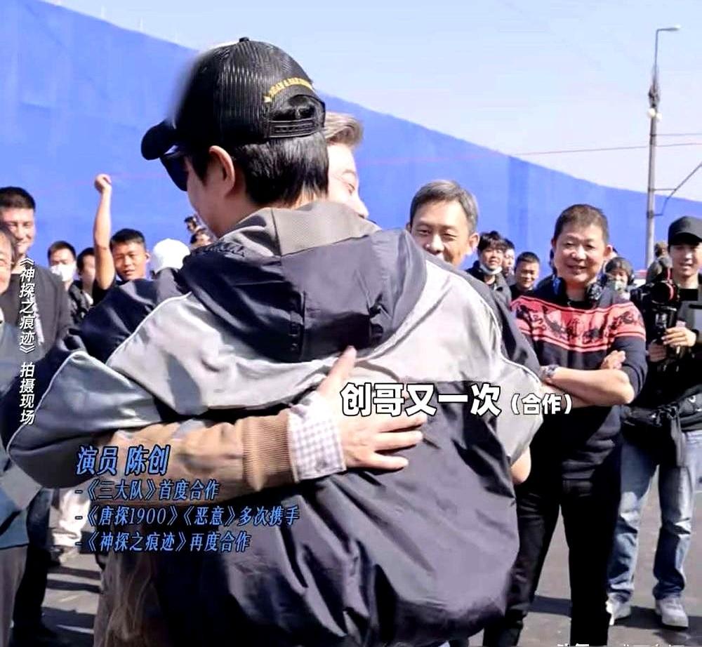 别总盯着陈思诚电影里的演员，他根本不搞一次性消费，他真正在做的是一条持续印钱的电