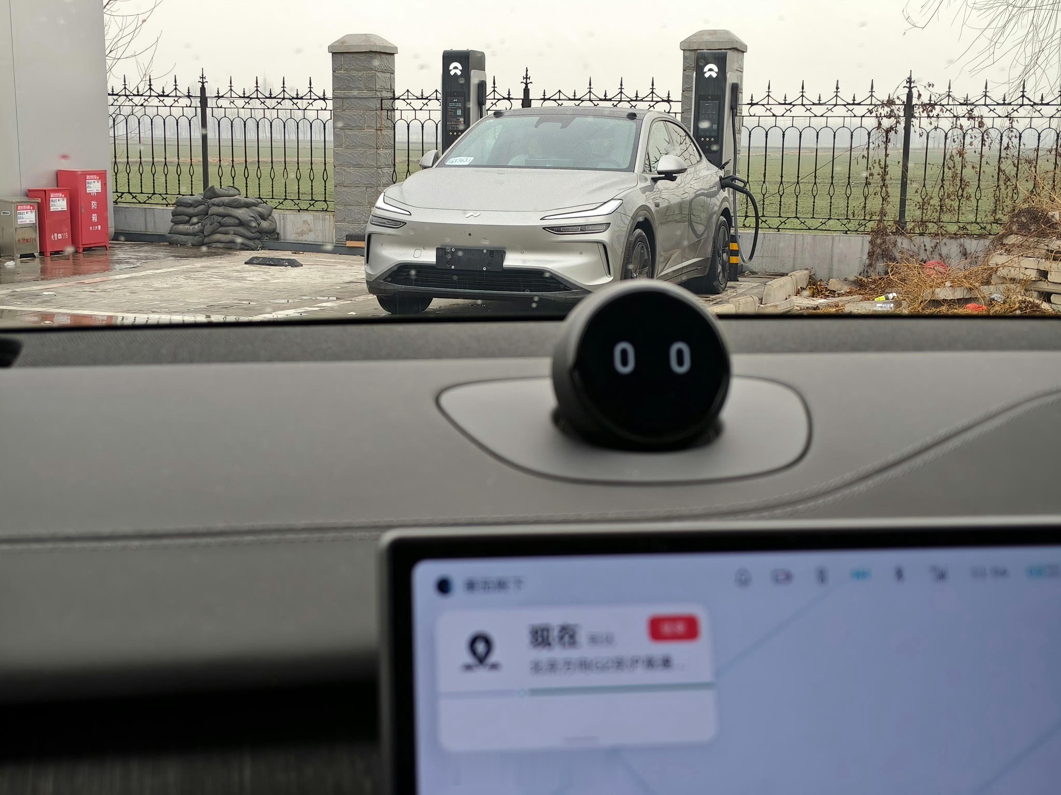 沈斐微博很有意思。咋说呢？感觉像“雷总＋卢总”的结合体，就是很自信的把自家产品利