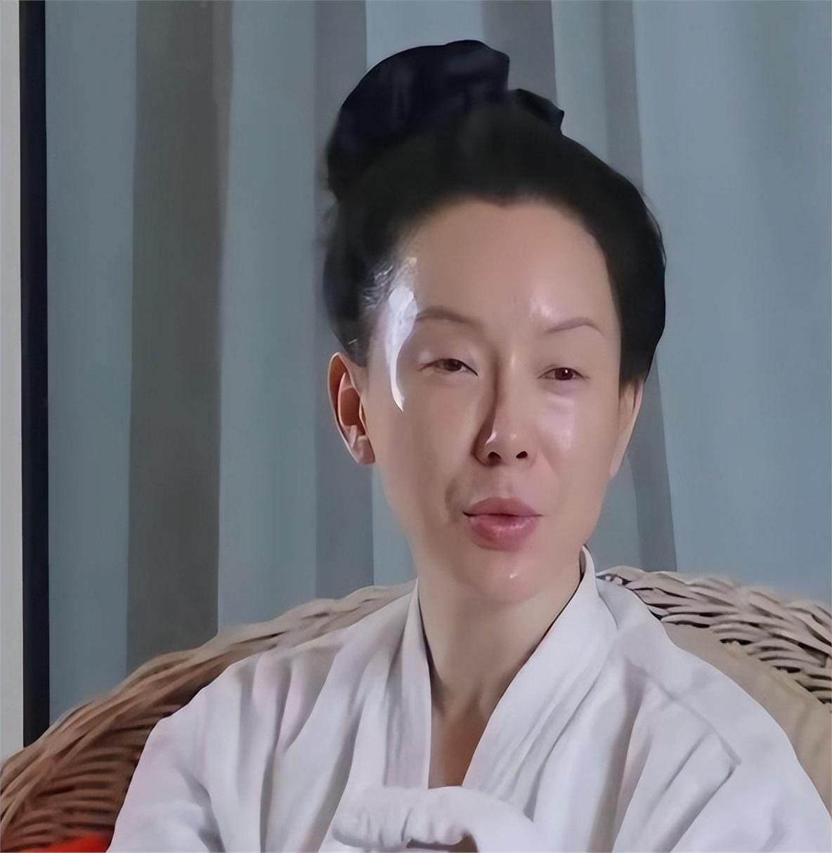 陈道明在饭局上提了一句，现在有些演员的脸，白得跟墙皮似的。李雪健演焦裕禄，演宋