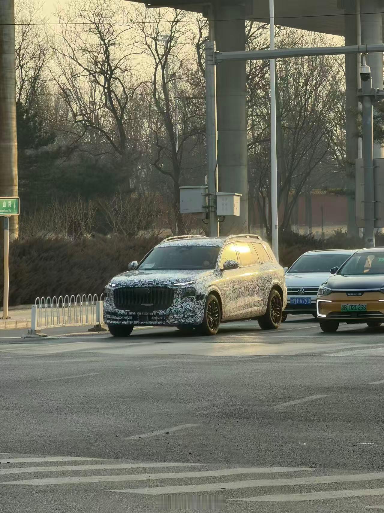 路遇奥迪Q9测试车，之前一汽奥迪说过2027年会引入Q9，看样子是在做