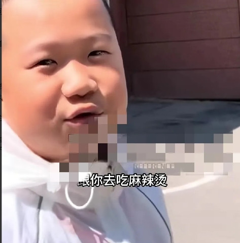 拿捏得妥妥的！“你是去垃圾桶捡垃圾吃呢还是跟我去吃麻辣烫?”妈妈问出这个问题的时
