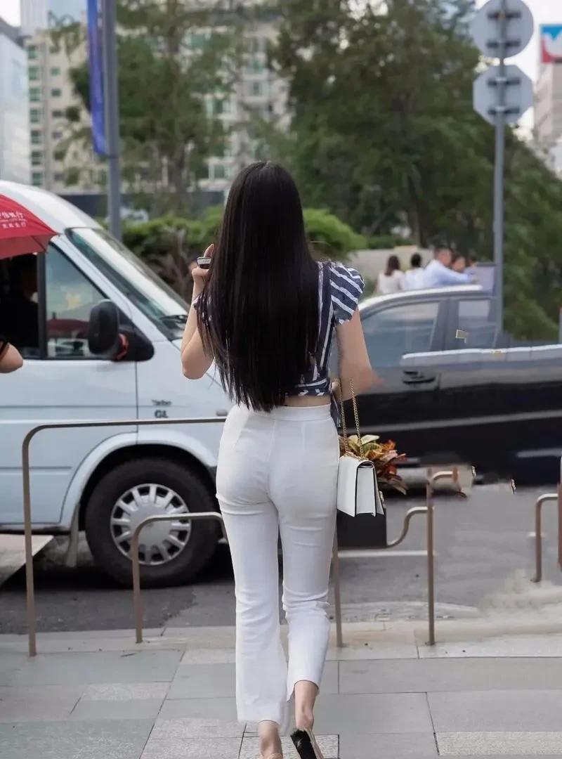 邻居女孩说十种男孩不考虑。邻居女孩二十多岁，问他找什么对象。她说彩礼不彩礼无所谓
