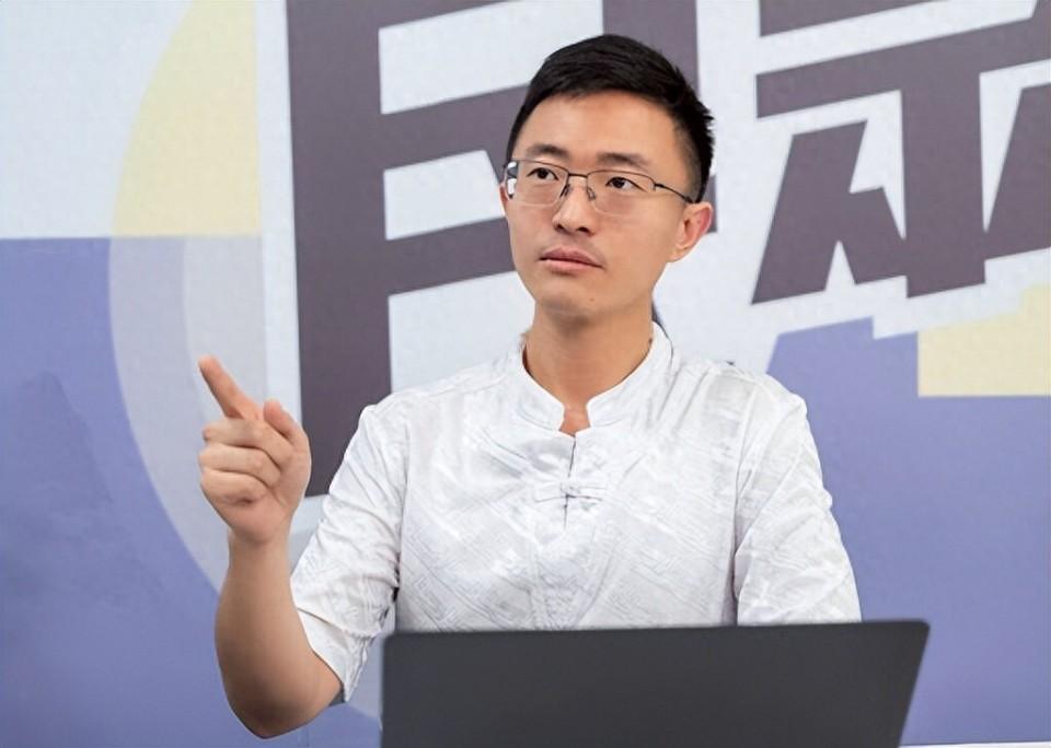 侯汉廷爆《以中华之名》卖得不理想，贷款300万打一场干净的选举，自己无房无车无财