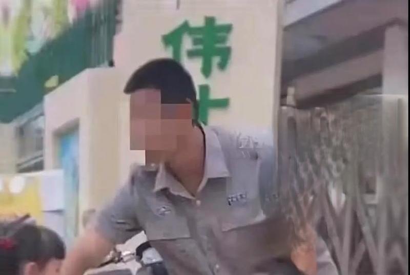 “真扯淡！”贵州遵义，一男子在小区当保安，他利用便利，3次猥亵10岁女童，女童回