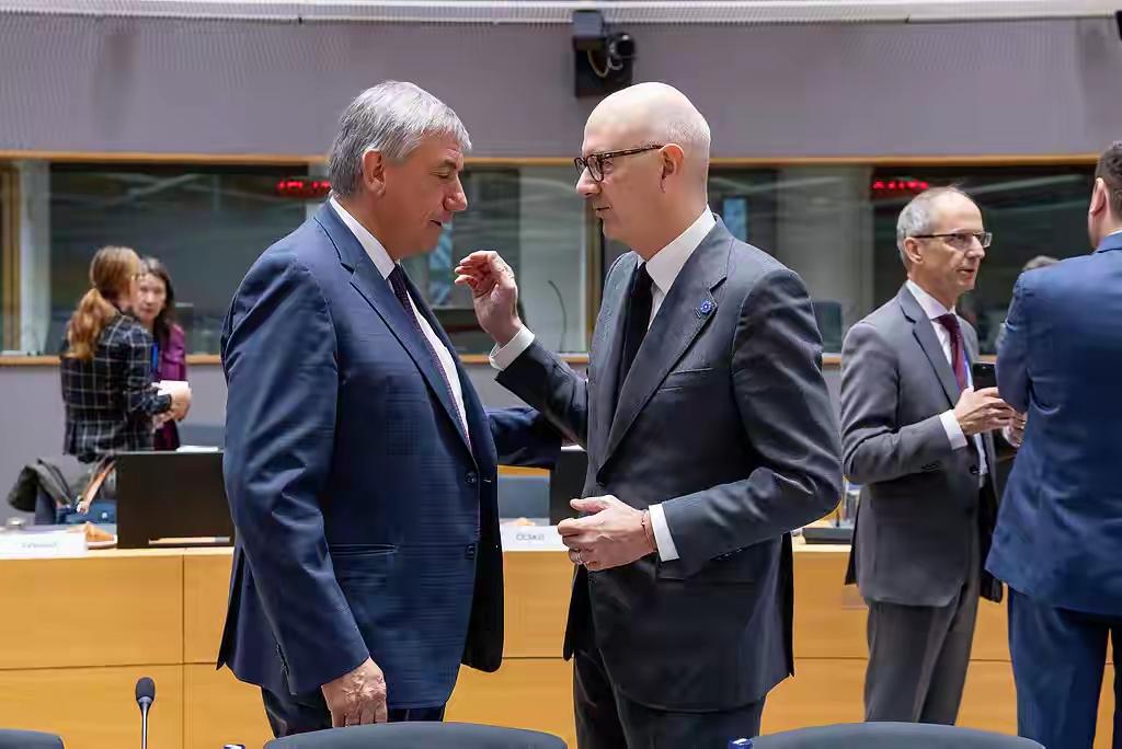 跟风美国？欧盟对华贸易战开打，中国这招“破局”太硬核！刚跟美国的关税战歇口