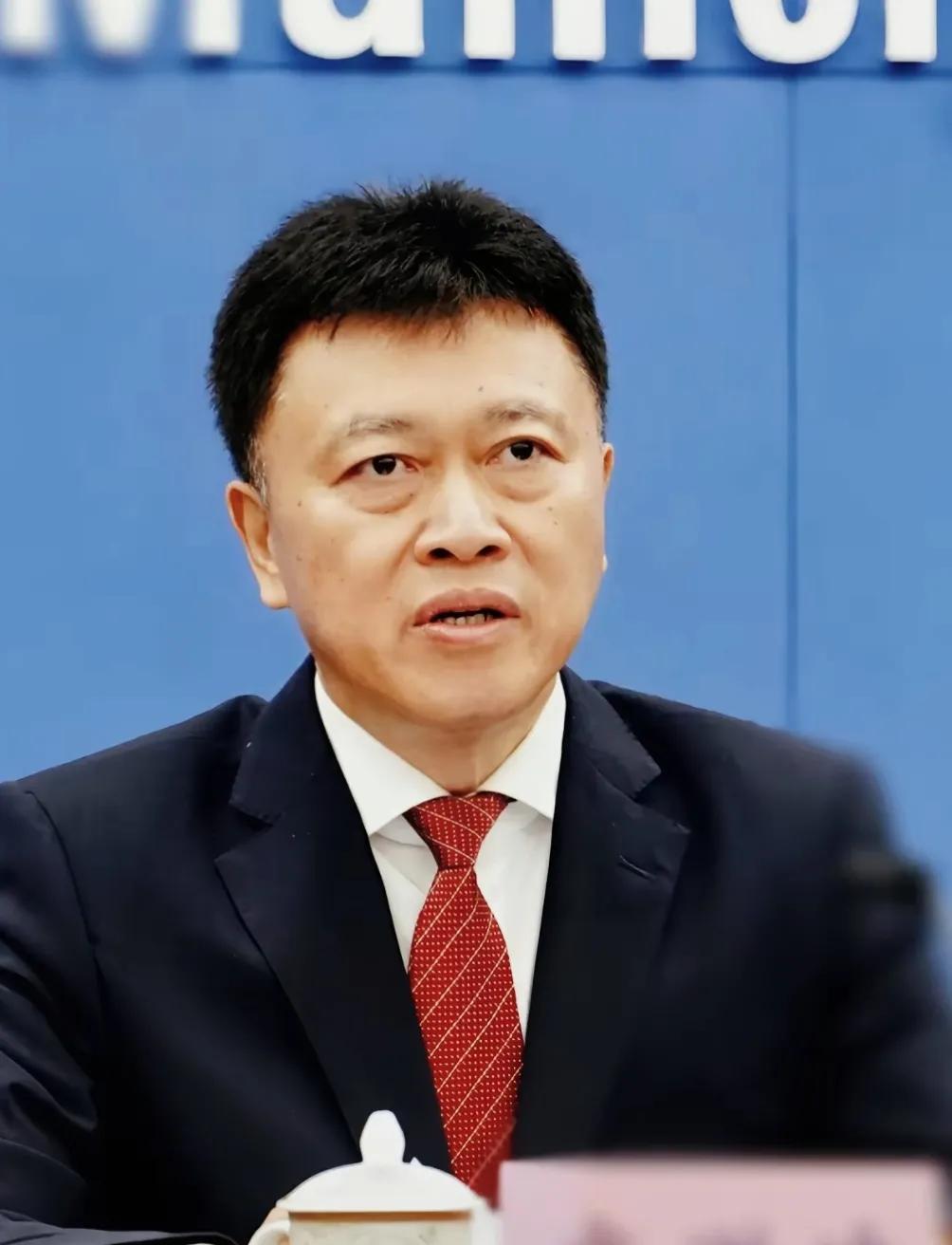 爆火的荣昌，给全国打了六个样∶城市公共区域停车免费、交警以引导为主不贴罚单，社