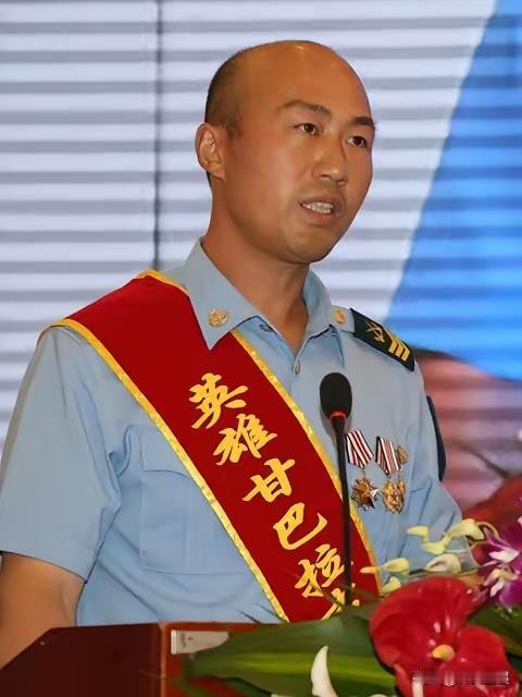 王胜全，男，汉族，1974年3月出生，四川夹江人，1993年12月入伍，1997