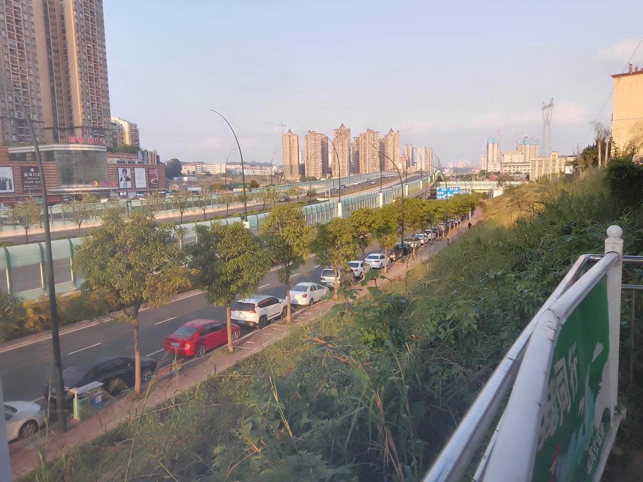 外甥今年初考考了601分，选学校的时候犹豫了很久！最后选了市里一所普通的高中，现