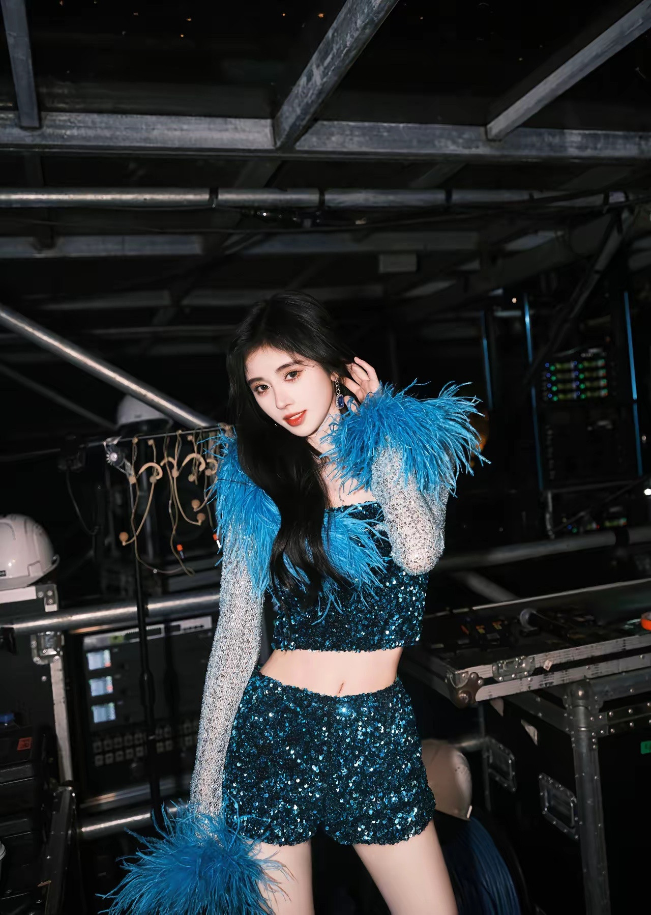 丝芭传媒和鞠婧祎的互撕不奇怪，但丝芭传媒晒出鞠婧祎的收入，娱乐圈里还是第一次。鞠