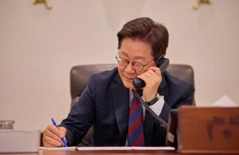 被传拒绝出席中国阅兵后，李在明开始对华加税，韩国开始站队了？9月3日北