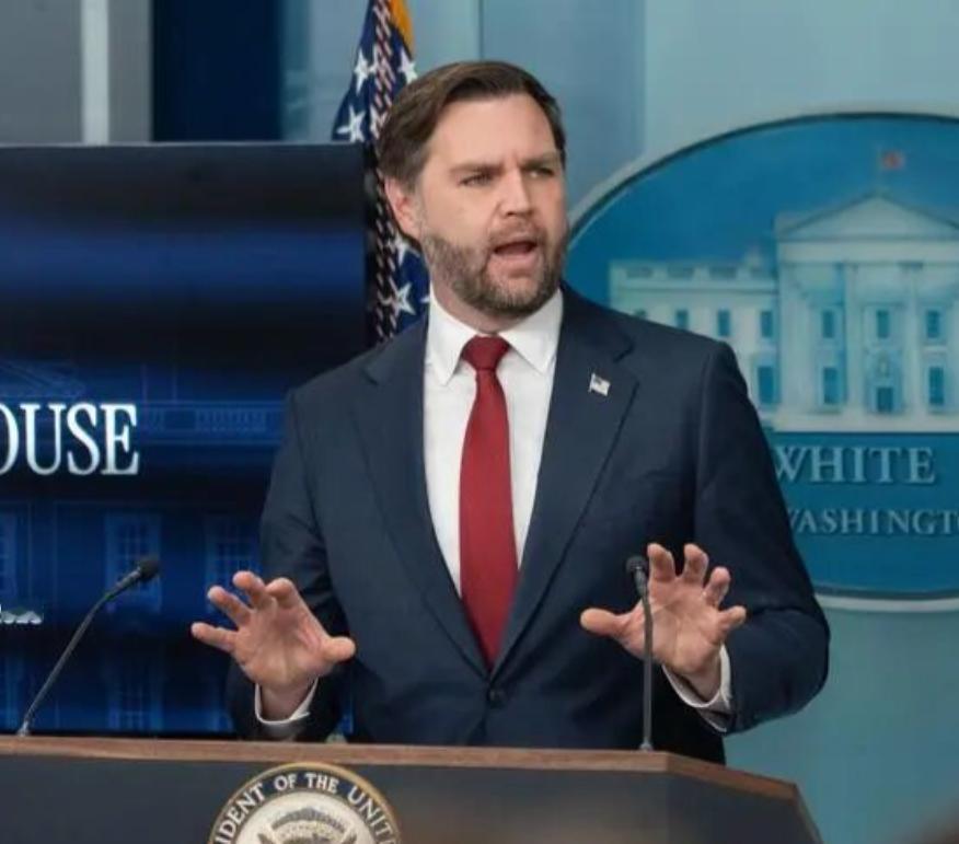 刚谈崩！特朗普就给中国递话，警告中国别蹚美伊这趟浑水当地时间4月12