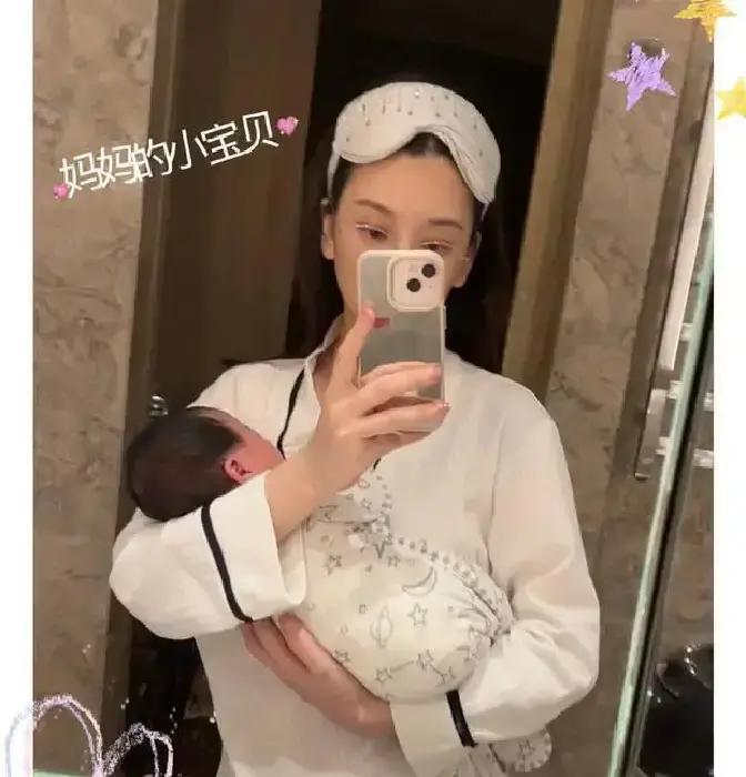 郭富城这60岁老将刚抱回小公主郭詠心，英文名Cheryl，全家三姐妹齐了，热热闹