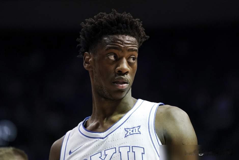 2026NBA选秀前三顺位！你们更看好谁呢？1.状元：AJ·迪班萨（全能