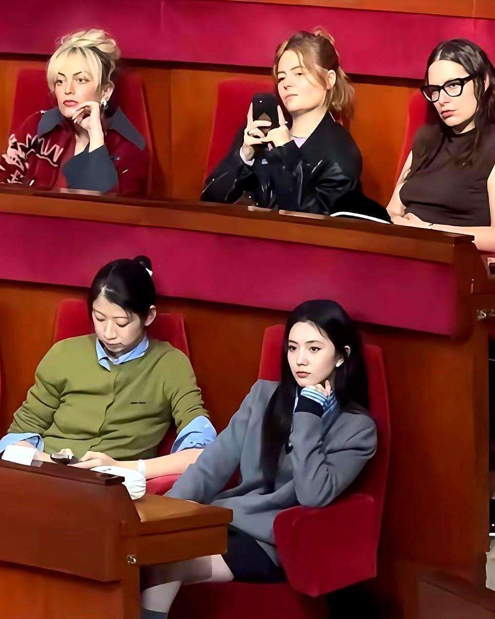 黑人皮肤最细腻？真不是吹的。毛孔小到能当镜子，皱纹晚来十多年，防晒都不用怕。