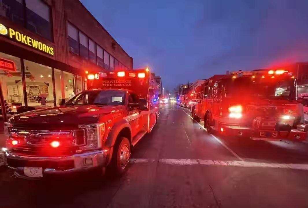 美知名大学惊魂！2死8重伤，枪手在逃，特朗普慰问能止枪声？当地时间12月1