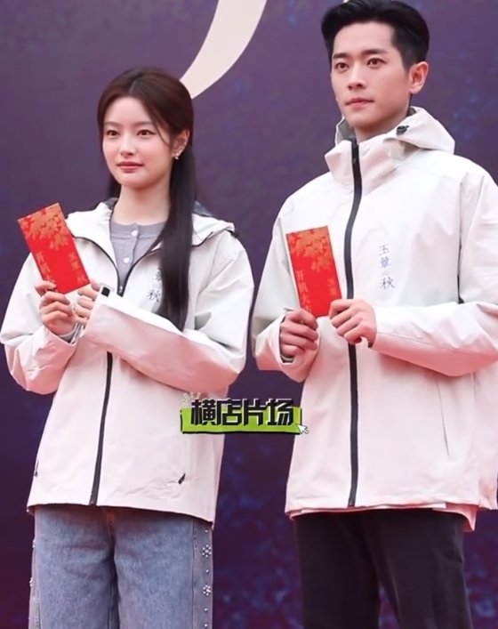 丞磊徐若晗玉簟秋开机合影丞磊徐若晗玉簟秋开机合影路透丞磊徐若晗玉簟秋开机