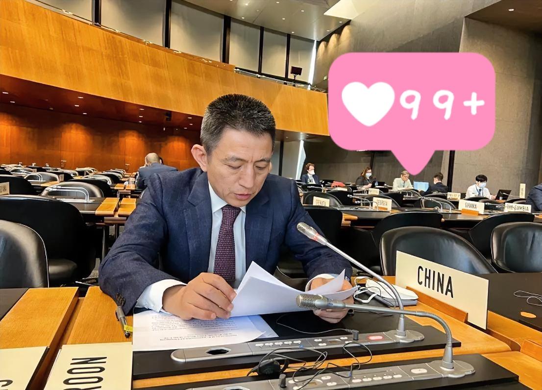 谁懂啊!东方大国又出“英语战神”?李成钢凭一口流利英语火遍全球!没开玩笑,