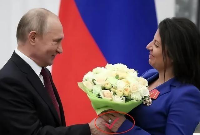 普京这回终于动真格了！12年守口如瓶，如今却为爱打破沉默，这女人到底啥来头？大家