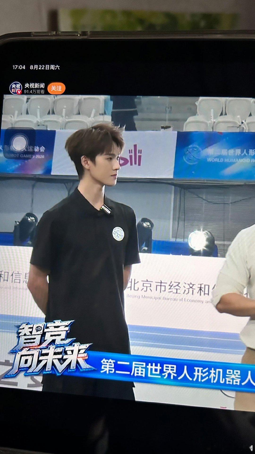 #开幕式镜头下的李昀锐#这么好看的一张脸，有谁会不喜欢呢？有一说一开幕式镜头下的李昀锐，真的是帅的很