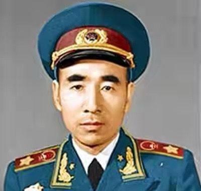 说起林彪，很多人脑子里蹦出来的，是开国元帅、常胜将军这些响当当的名号。但你要是觉