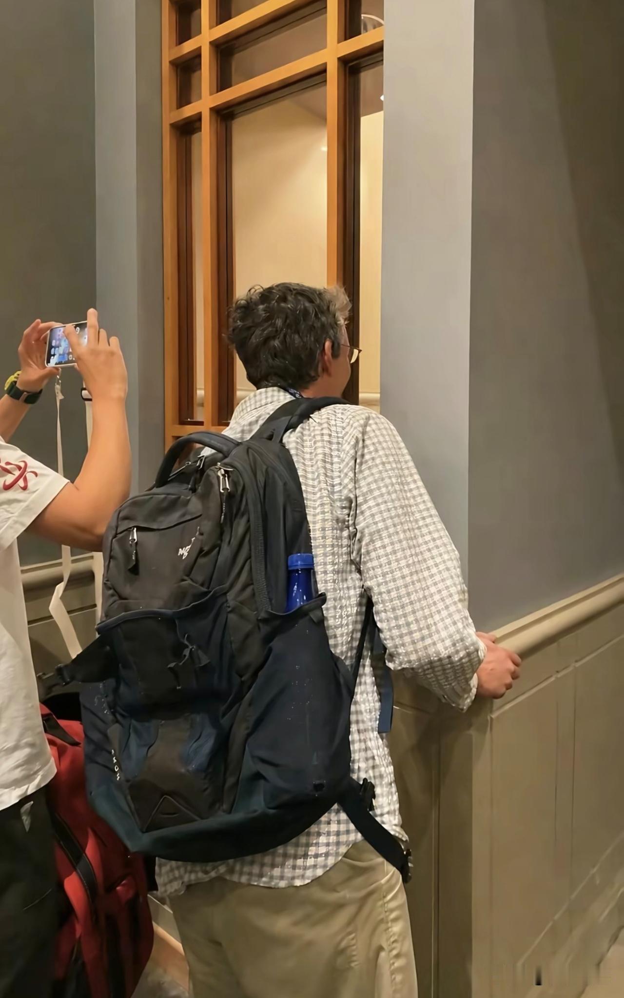 怎样判断一个领导有没有真本事？不用看他在会上怎样说，只看他上任之后着手抓哪些细