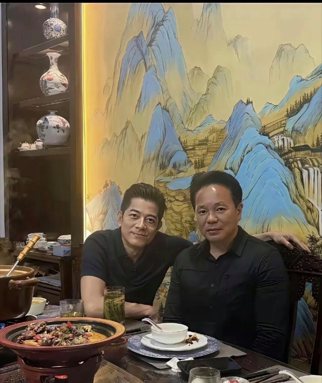 方)媛竟然还有个这么厉害的舅舅，一直以为方媛家世普通，没想到她的舅舅这么有钱，方媛次带郭富城回家都是