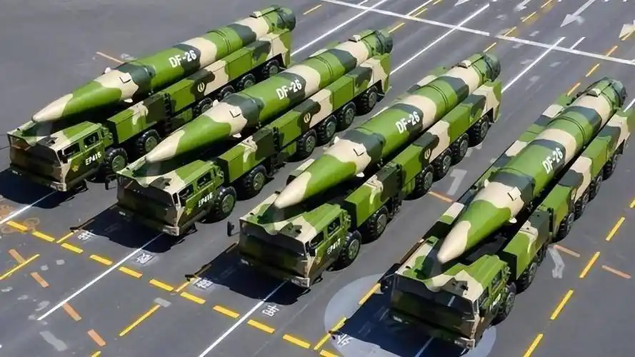 中国并不是怕美国，中国在等待一个时机，只要美国把脚伸到我们中国，绝对让他美国从此