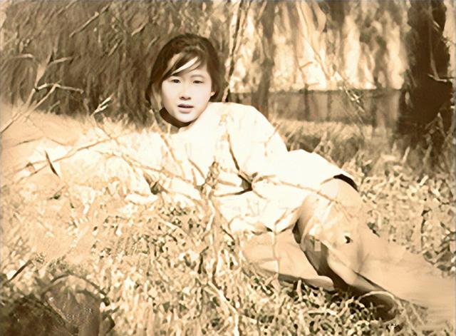 1938年，台儿庄战役中，一女护士正在抢救连长。突然，一个鬼子军官挥刀发起突袭将