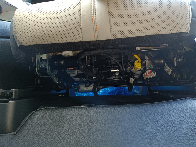 座椅下的高科技比亚迪的座椅下面就这么草率的吗，不知道其他车型是不是这样子的，没