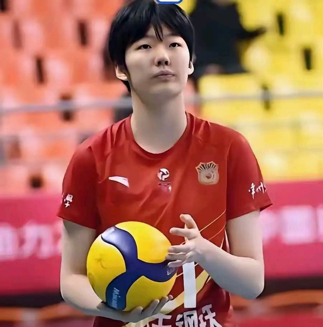 中国女排要进军奥运12强，有很大的难度。感觉除了年轻中国女排成了一支毫无特色的球队。遇强队慌乱无章，
