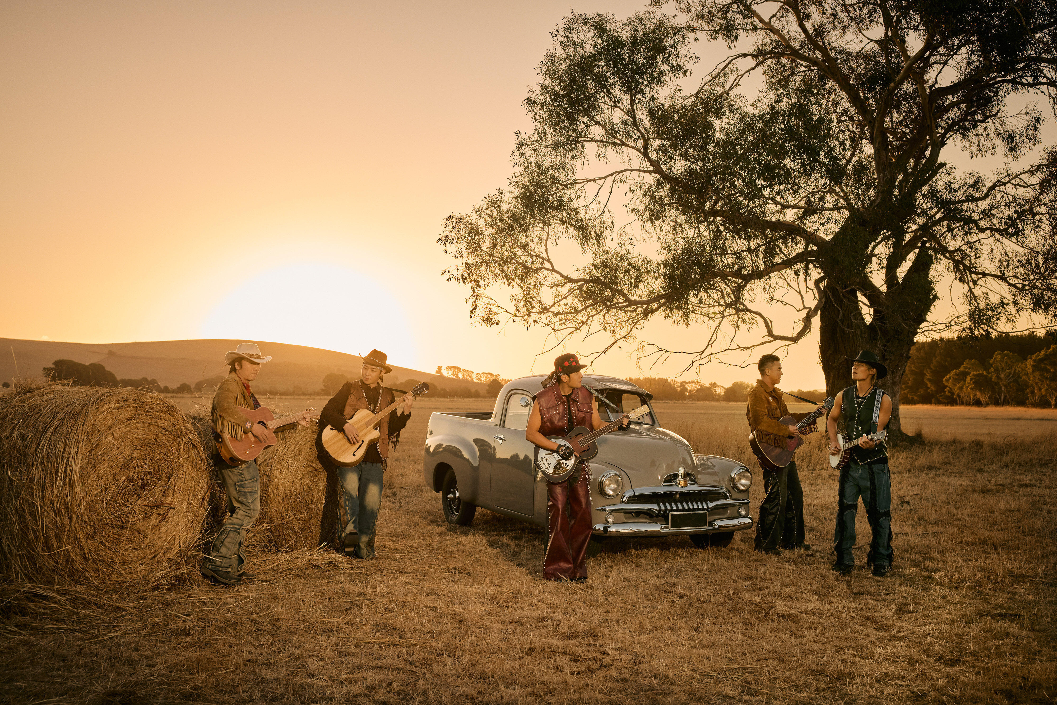 周杰伦《乡间的路》MV来了！「昆凌叔叔正面照」曝光周杰伦新专辑太阳之子前4支