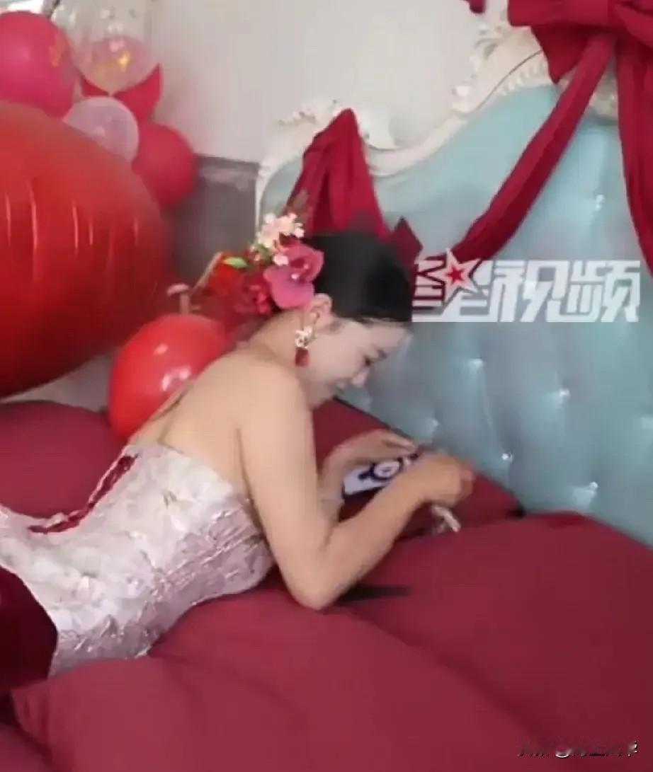 “笑不活了！”5月9日报道，贵州，一女子结婚，新郎开门进来后，新娘忽的转身，一下