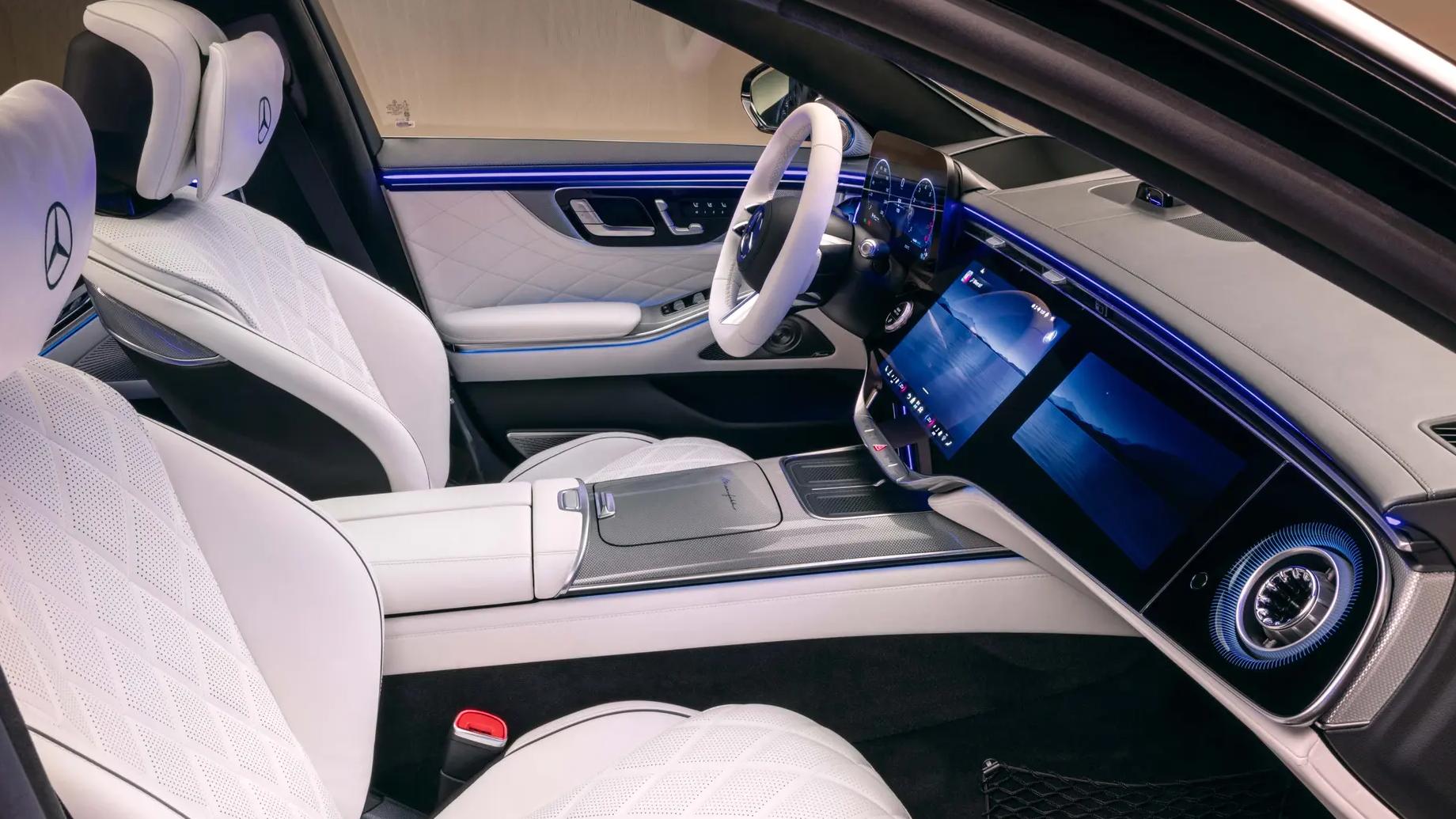 奔驰S级改款：回归实体按键，科技与豪华的平衡艺术