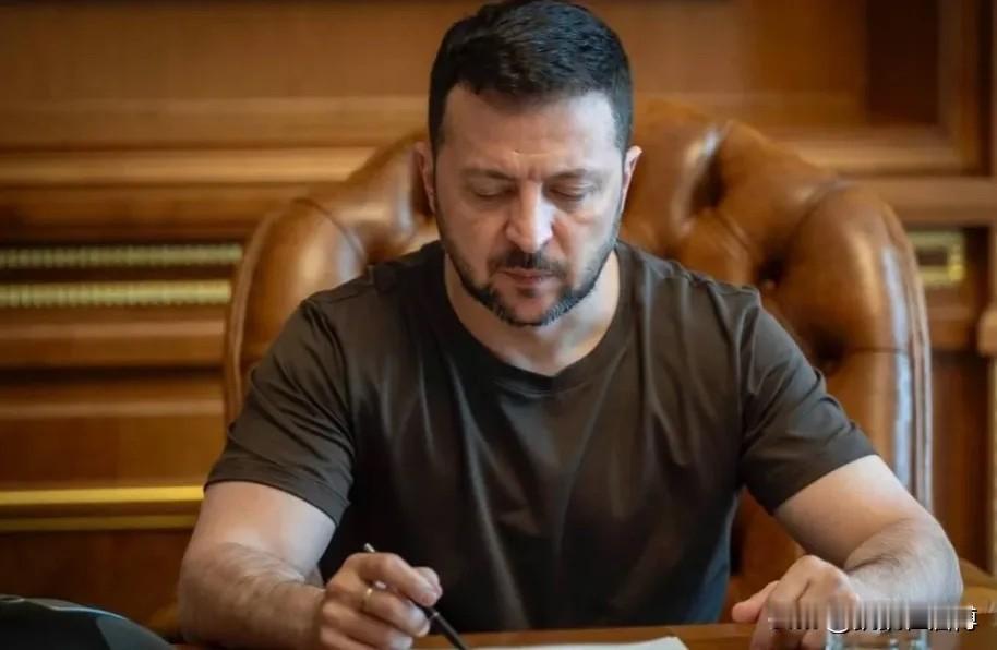 谁能拯救乌克兰，不是泽连斯基，也不是欧洲，更不是美国。东西之间的隔阂，不是炮火能