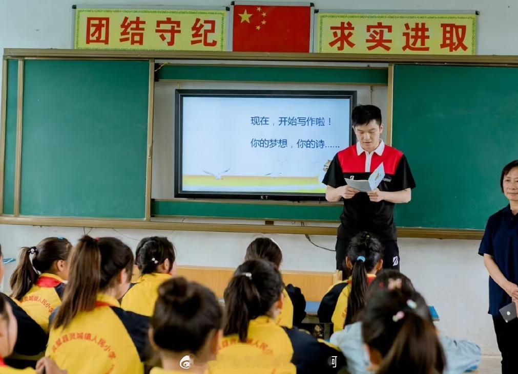 乒颜一🎈樊振东📍公益活动🥂大朋友和小学生🌟一起放飞梦想​​