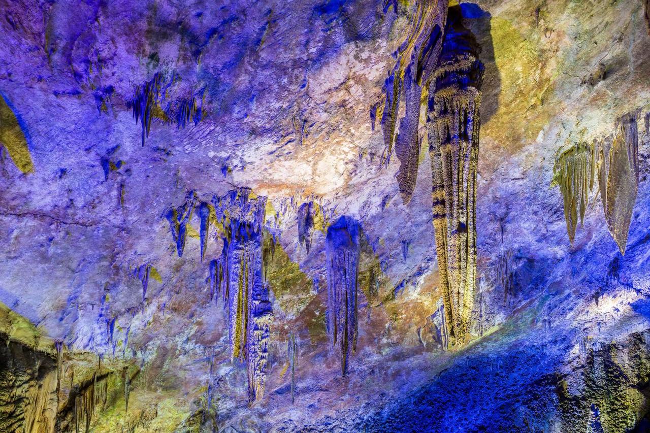 贵州毕节织金洞。贵州毕节织金洞旅行摄影的诗意瞬间