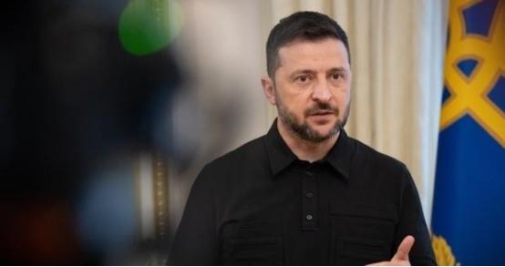 乌克兰总统泽连斯基，突然放了个大消息。打了四年的仗，他说2026年上半年就能打完