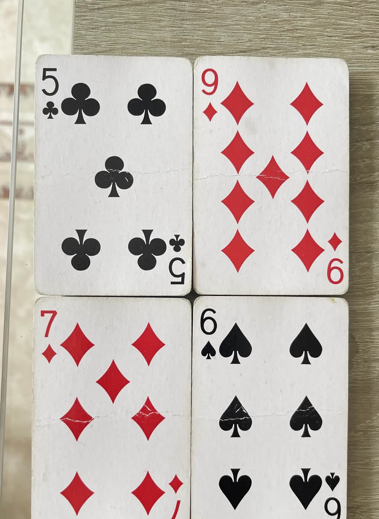 每天随机抽4张，计算24点，试试有几种方法？锻炼一下大脑[微笑]
