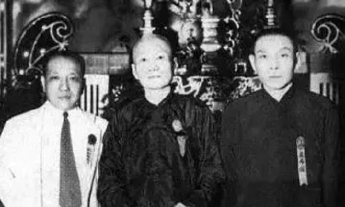 1929年的上海滩，杜月笙的门徒芮庆荣惹上麻烦，事情牵扯到严老九一方。 按当