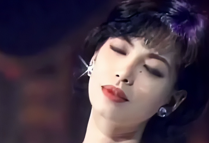 1985年，蔡琴嫁给大她10岁的杨德昌，对方表示“只结婚，不同房。”蔡琴同意了，