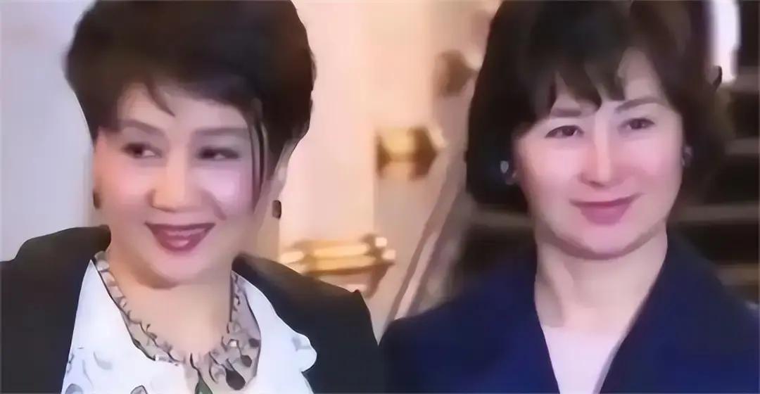 2020年，赌王去世，何超琼立马接手家族产业，强硬放话“何家的人，不许和洗米华有任何往来。”四太梁安
