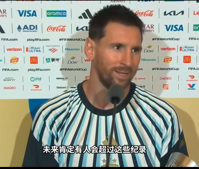 “原来C罗在梅西心中是这个样子的”梅西世界杯首赛戴帽接受采访一不小