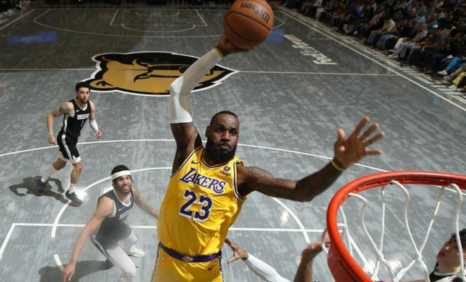 “詹姆斯拿5200万是廉价的”——当A·史密斯说出这句话时，他戳破了NBA最虚伪的定价逻辑